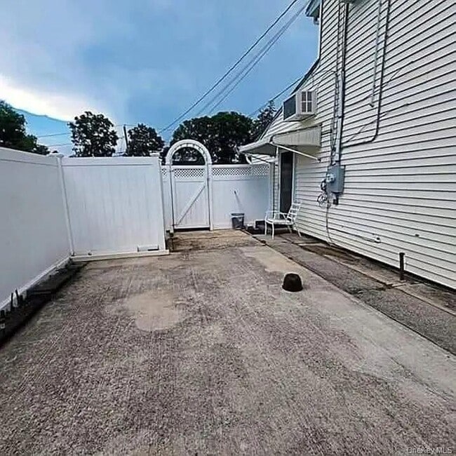 Building Photo - 9 Fairlane Dr