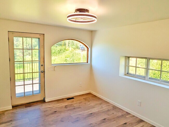 Building Photo - Fully Remodled Cabin in Palmer Lake with A...