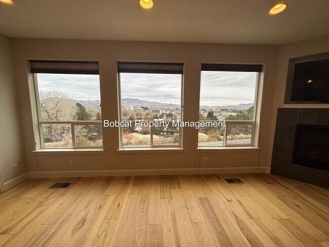 Building Photo - 1320 Thompson St