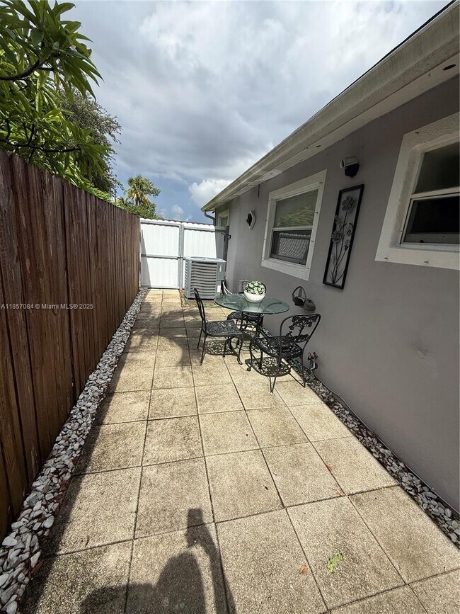 Primary Photo - 2231 N 66th Ave