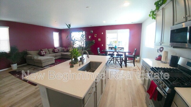 Building Photo - 16487 Mountain Flax Dr