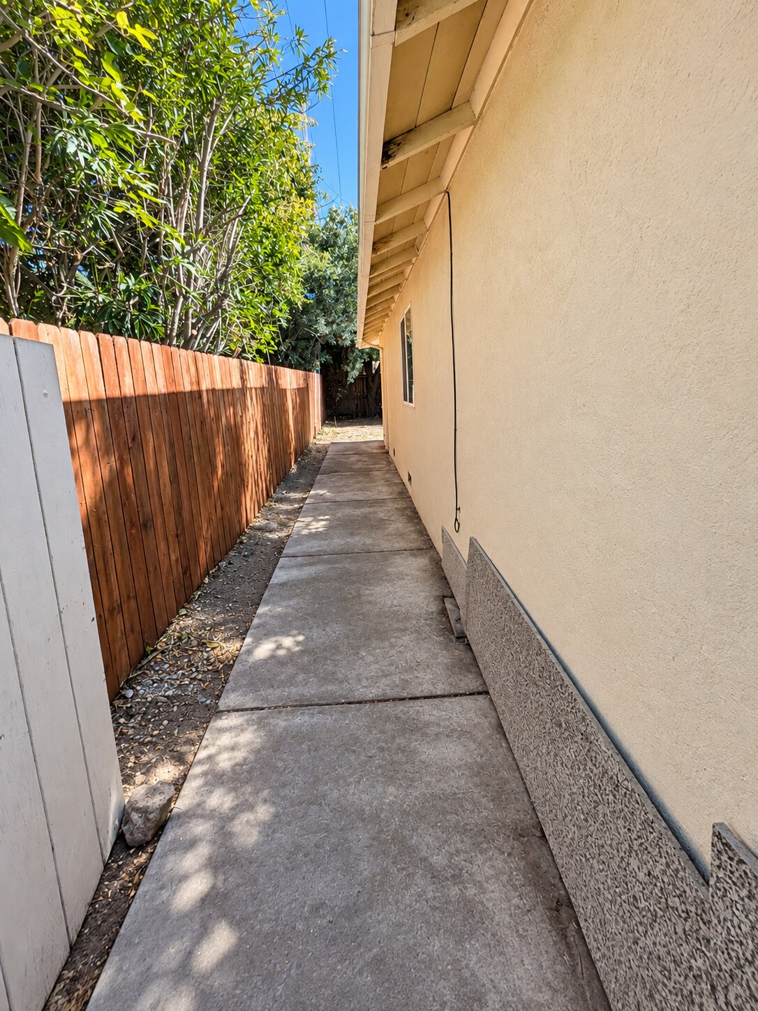 Building Photo - 3902 Elkhorn Blvd