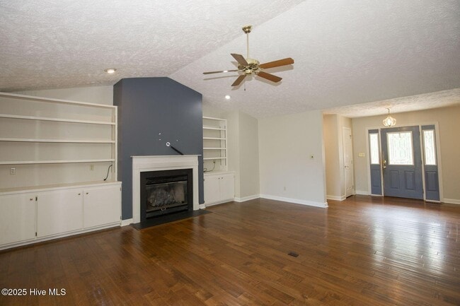 Building Photo - 1205 Greenbriar Dr