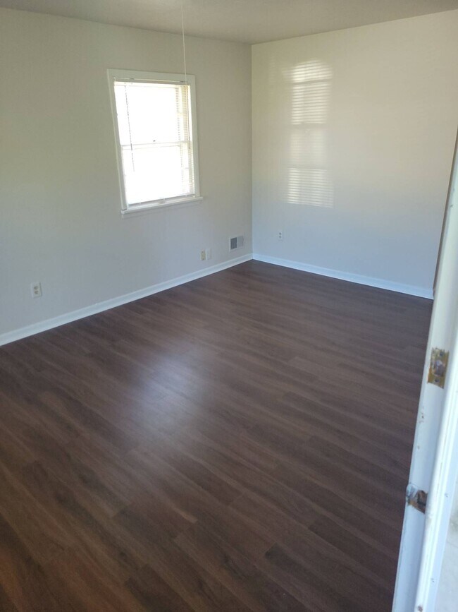 Building Photo - 4113 La Salle Ave