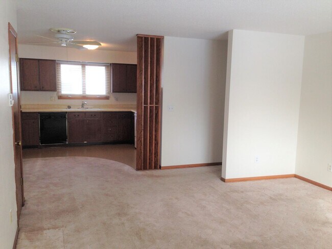 Building Photo - Continental