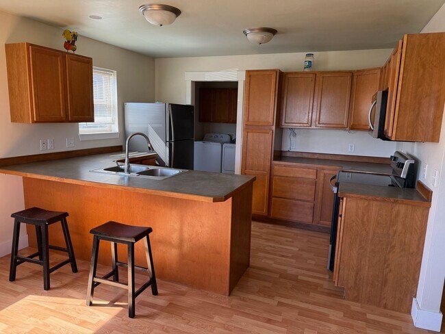 Building Photo - 3 Bedroom 2 Bathroom South of Bozeman!