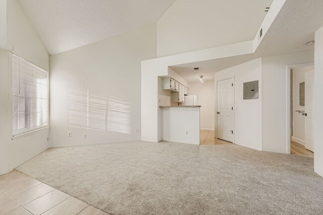 Building Photo - Large One Bed plus Office Condo