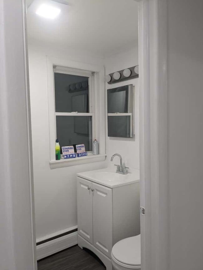 Building Photo - 10 Eastview Dr