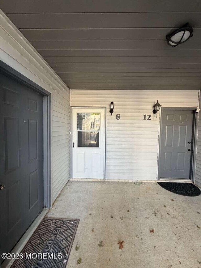 Building Photo - 8 Scotch Pine Dr