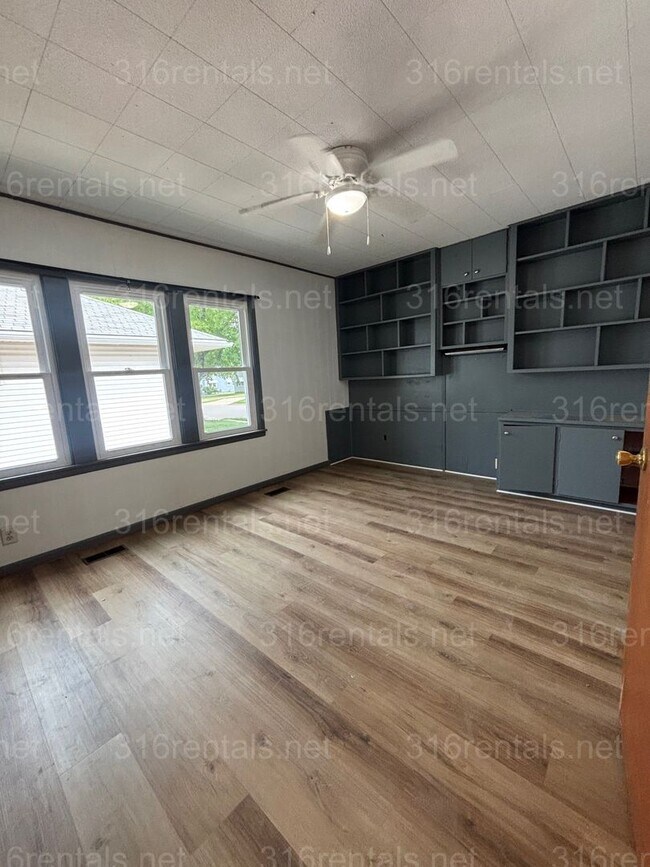 Building Photo - 503 N Summit St