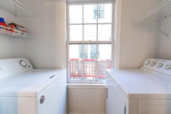 Building Photo - 936 East Lake Dr