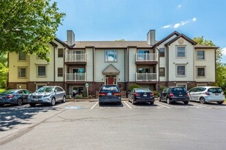 Building Photo - Condo Close to Downtown Frederick