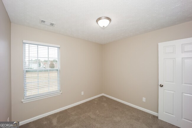 Building Photo - 1163 Millwood Dr