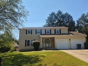 Building Photo - Large 2 story home!!
