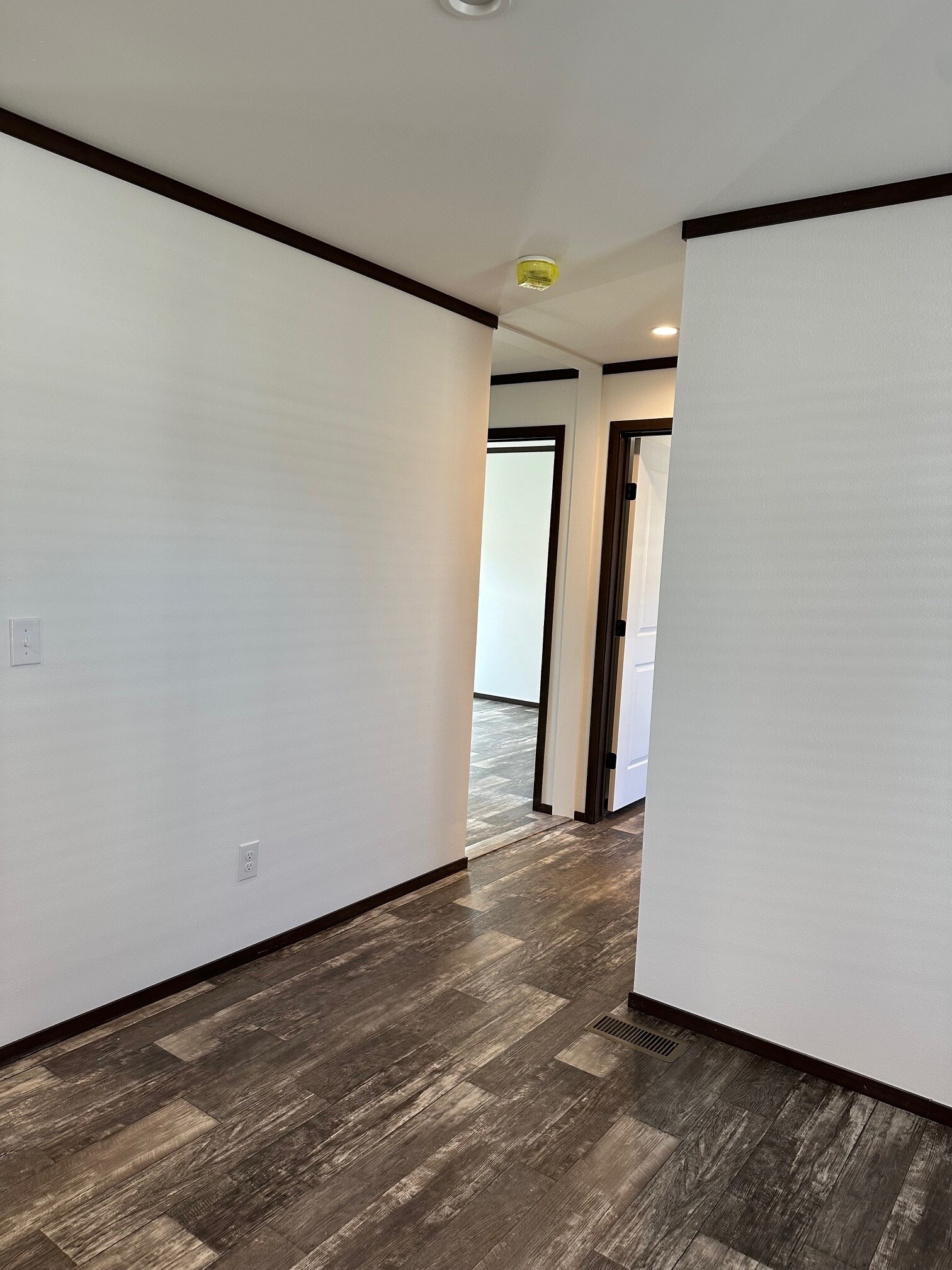 Building Photo - 204 Paradise Ter