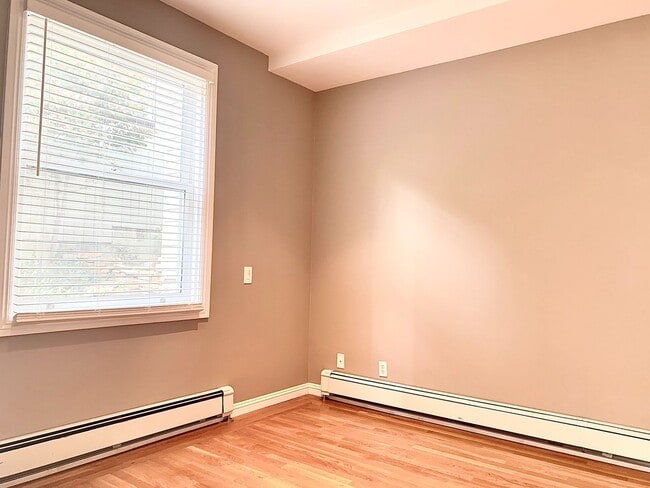 Building Photo - 2720 Sacramento St