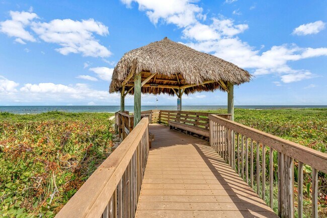 Building Photo - Make this your winter getaway!