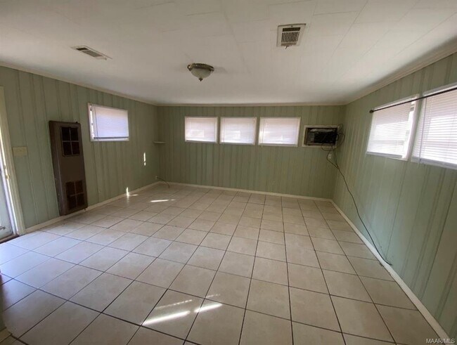 Building Photo - 508 Glenmore Rd