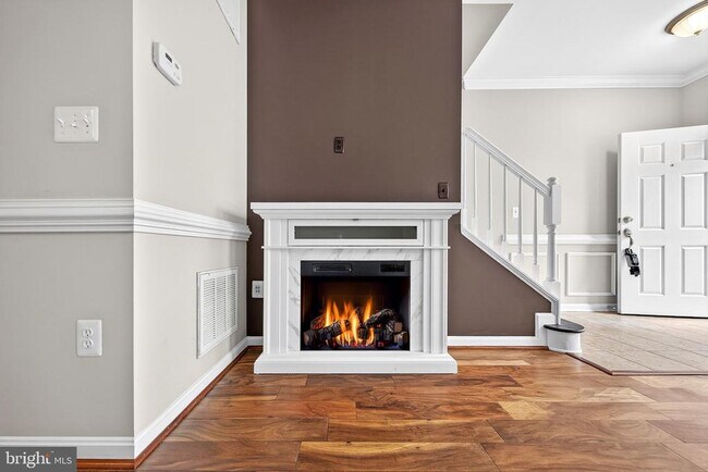 Building Photo - 15825 John Diskin Cir