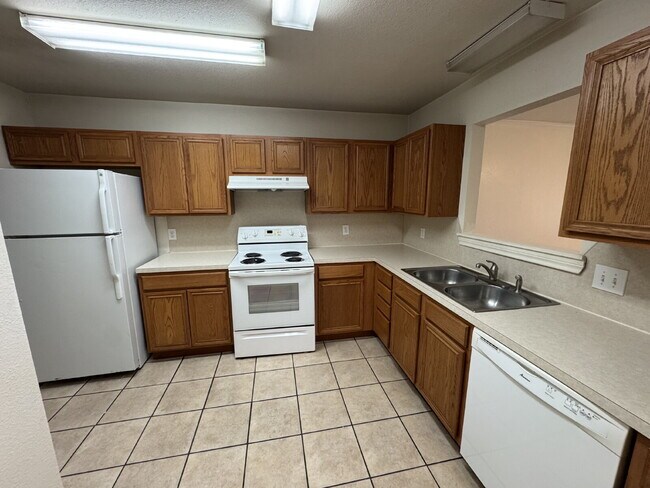 Building Photo - Spacious 3-Bed, 3-Bath Duplex  on Marshall Street – 1366 Sq Ft of Comfortable Living in Lubbock!