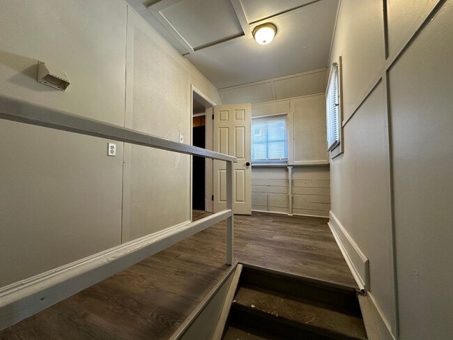 Building Photo - Recently Renovated 3 Bedroom 1 Bath Single...