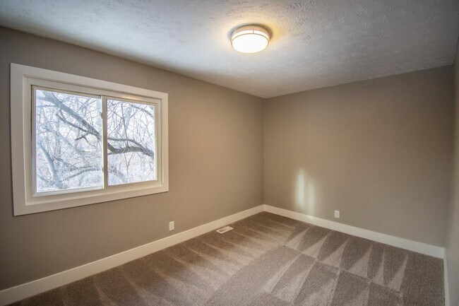 Building Photo - 2826 Bryan Ave