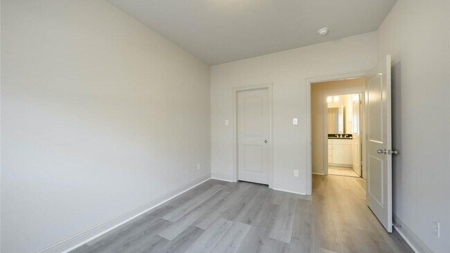 Building Photo - 2745 Troutt Dr