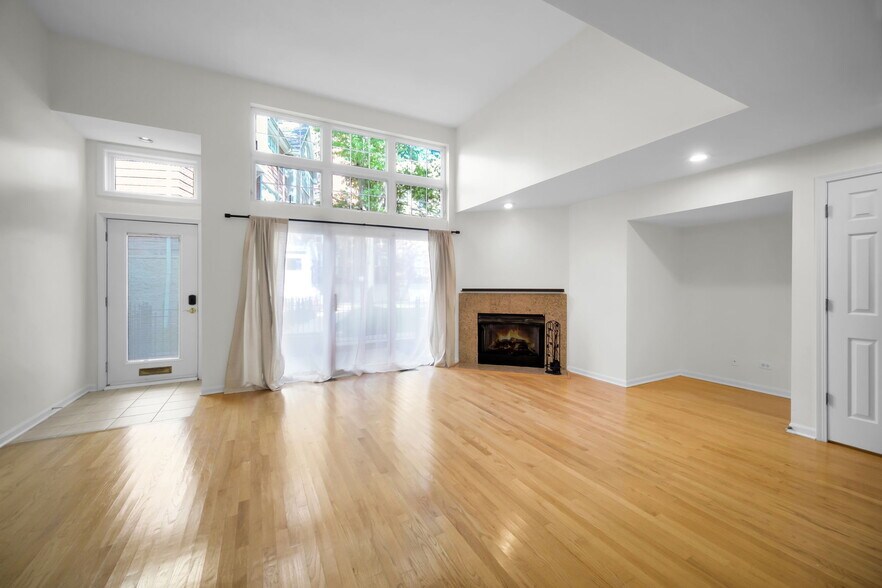 Building Photo - 4934 S Cornell Ave