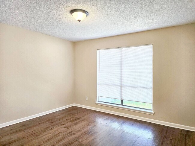 Building Photo - 16635 Neumann Dr