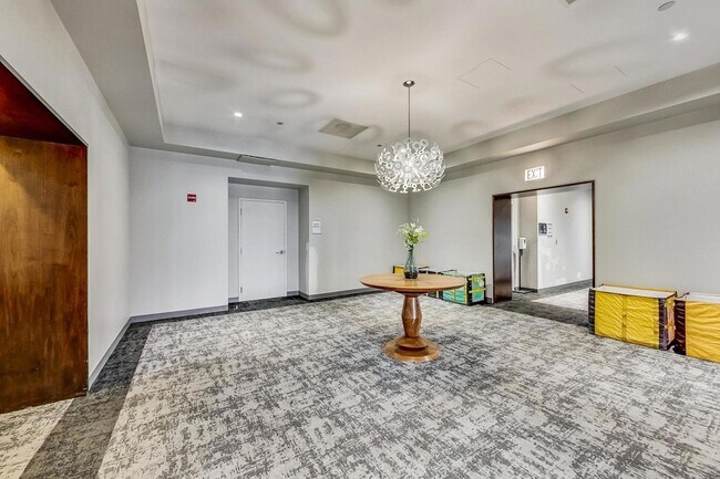 Building Photo - 8 E Randolph St