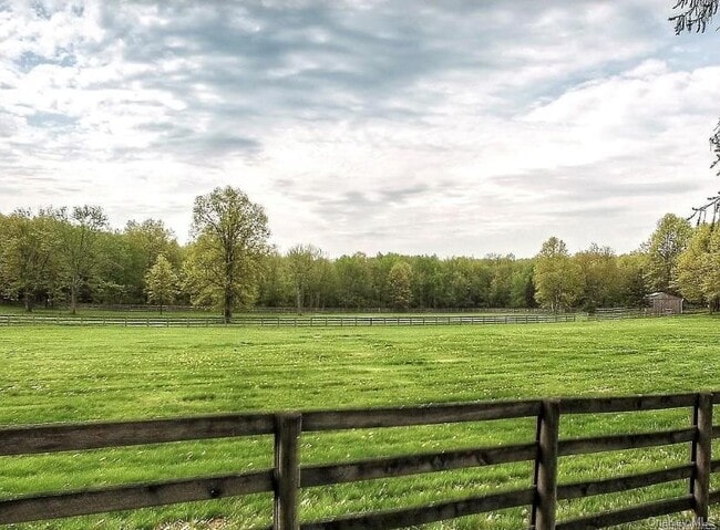 Building Photo - 948 Craigville Rd