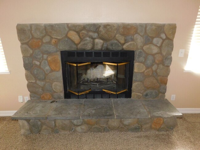 Building Photo - Gorgeous 3 Bed 2 Bath House in a Great Neighborhood