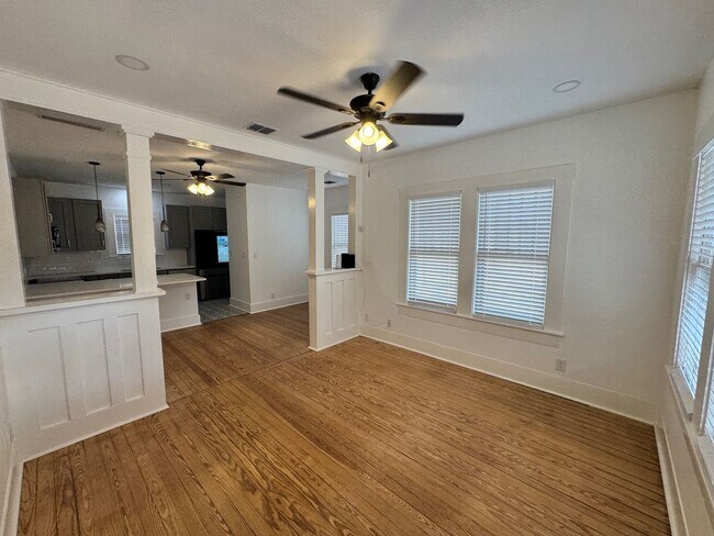Building Photo - Move-In Ready & Recently Updated 2-Bedroom...