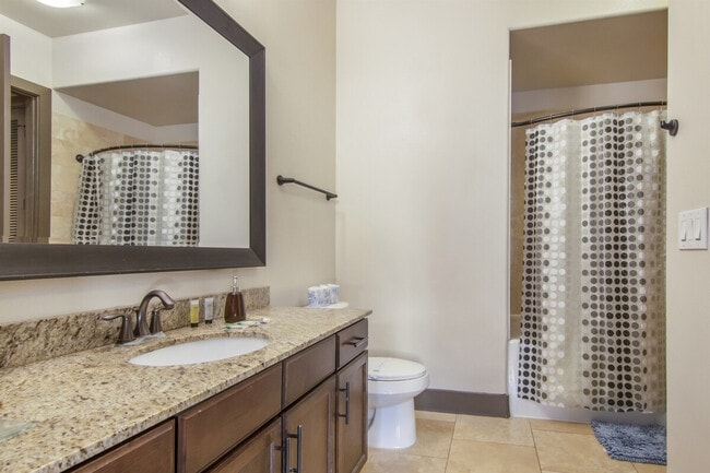 Building Photo - 5351 W Alabama St