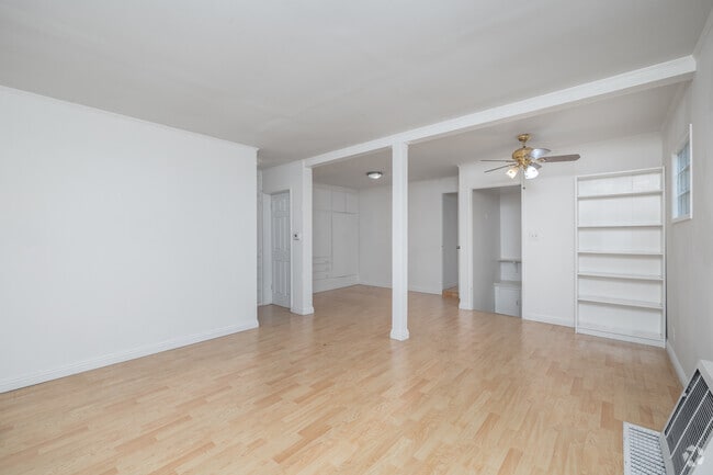 1BR, 1BA - 950SF - Living Room - 925 1/2 Tularosa Dr