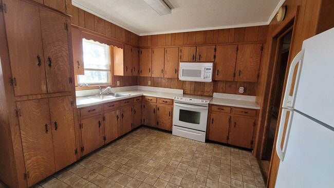 Building Photo - 206 Columbia Ave