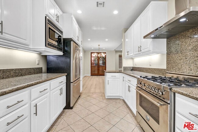 Building Photo - 3833 Huron Ave