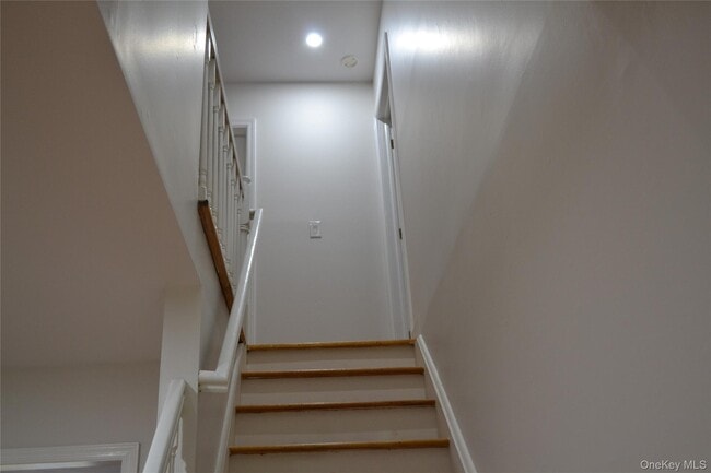 Building Photo - 31 Pond View Dr