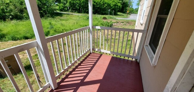 Building Photo - 2 Bedroom House