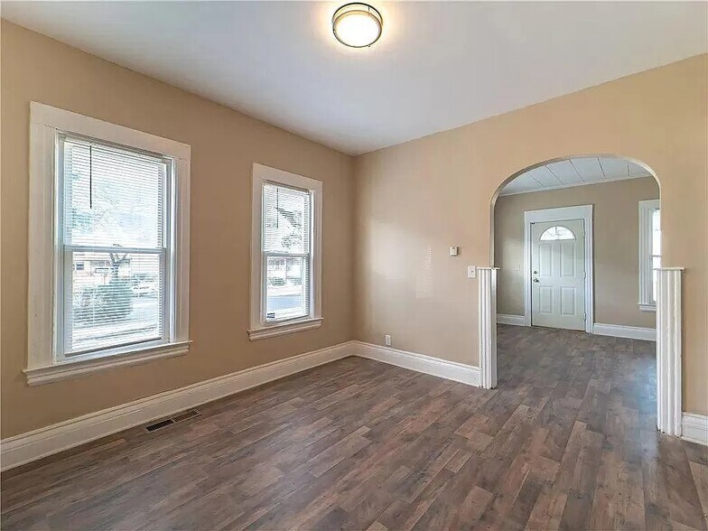 Building Photo - 1339 Clifford Ave
