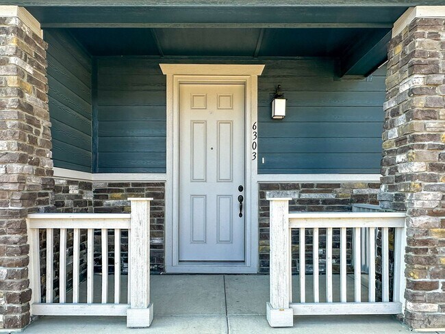 Building Photo - Painted Prairie 3bd 2.5ba paired house by DIA!