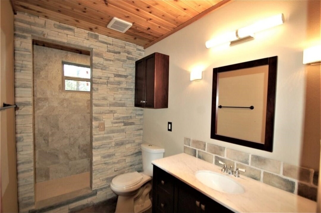 Building Photo - 575 Homesite Rd