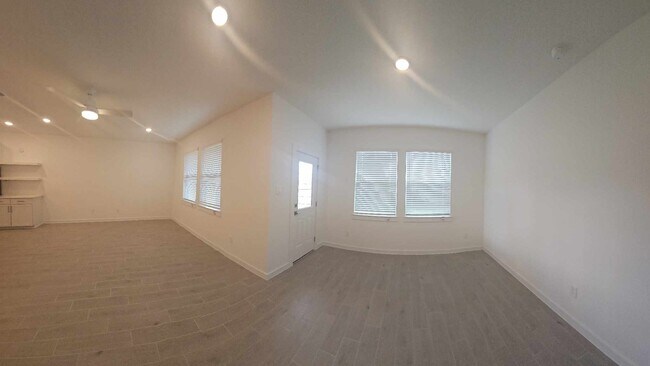 Building Photo - 8442 Bay Oaks Dr