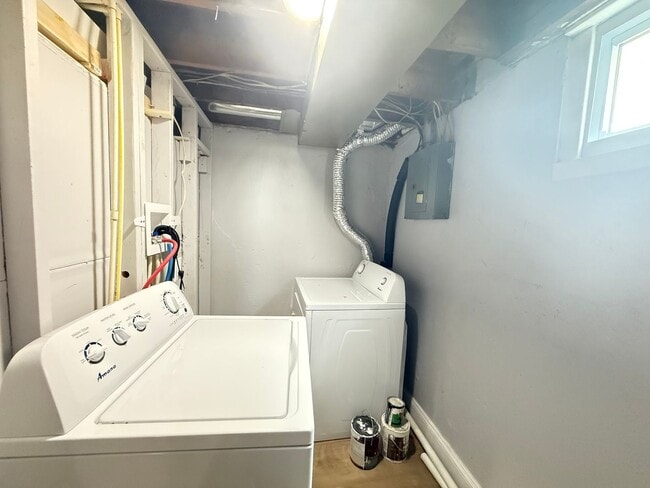 Building Photo - Four-Bedroom Home in Baltimore