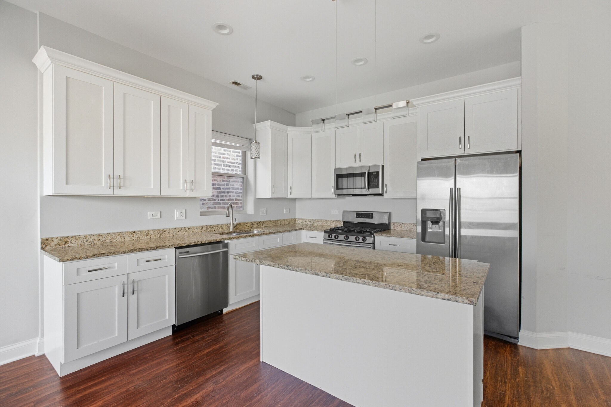 Building Photo - 2253 W 19th St