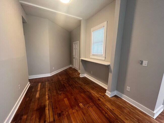 Building Photo - 1 Bedroom 1 Bath Apartment in Wraggsboro - Downtown Charleston