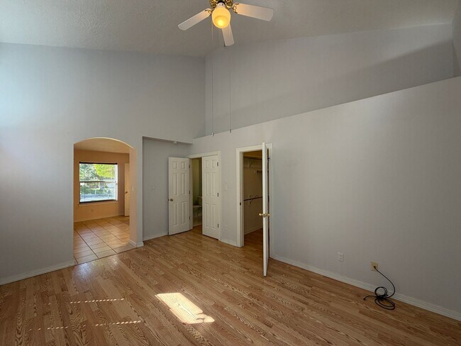 Building Photo - 6517 Glen Oak NE