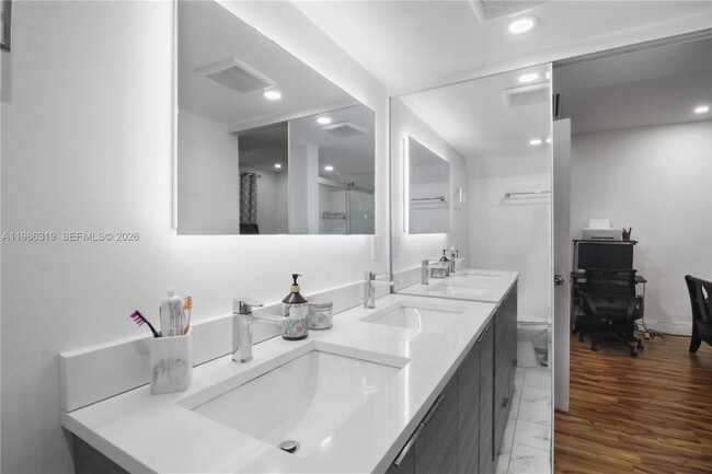 Building Photo - 10135 SW 139th Pl