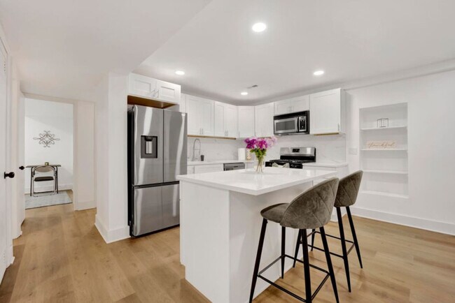 Building Photo - 503 W Wrightwood Ave