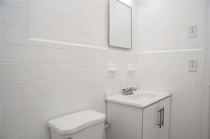 Building Photo - 2206 Fillmore St